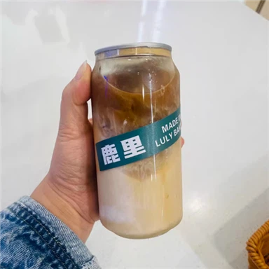 צנצנת פלסטיק עם מכסה טבעת משיכה